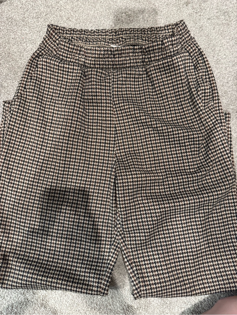 Houndstooth Pattern High-Waist  Capri in Black & Cream